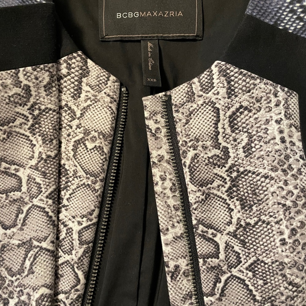 BRAND NEW BCBG EDWARD SNAKESKIN DESIGN BLAZER - Picture 8 of 9